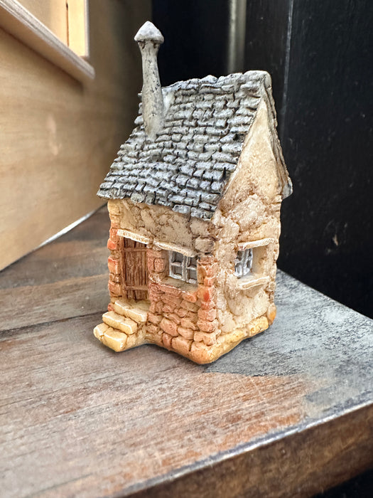Miniature House - Terrarium Garden Decor