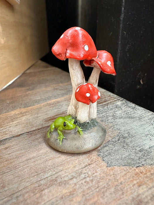 Frog Red Mushrooms - Miniature Terrarium Decor