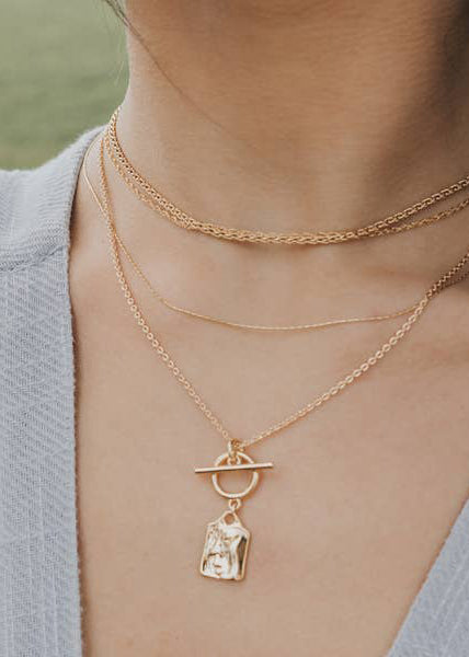 Monda Pendant Necklace